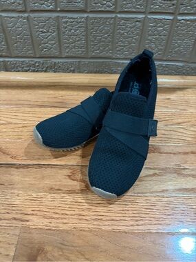 Born Black Slip-On Cozy Insole Sneakers